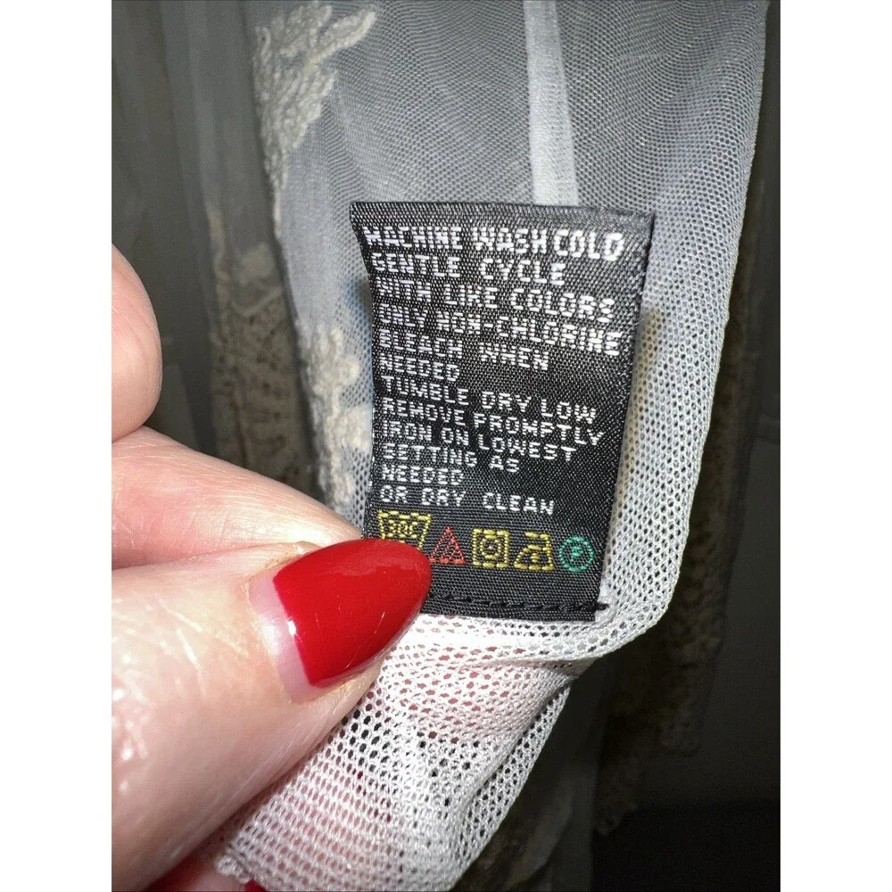 Women’s Casual Express Crocheted Ivory Lacy Shawl Size Large L - Picture 4 of 11